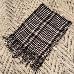 Houndstooth scarf